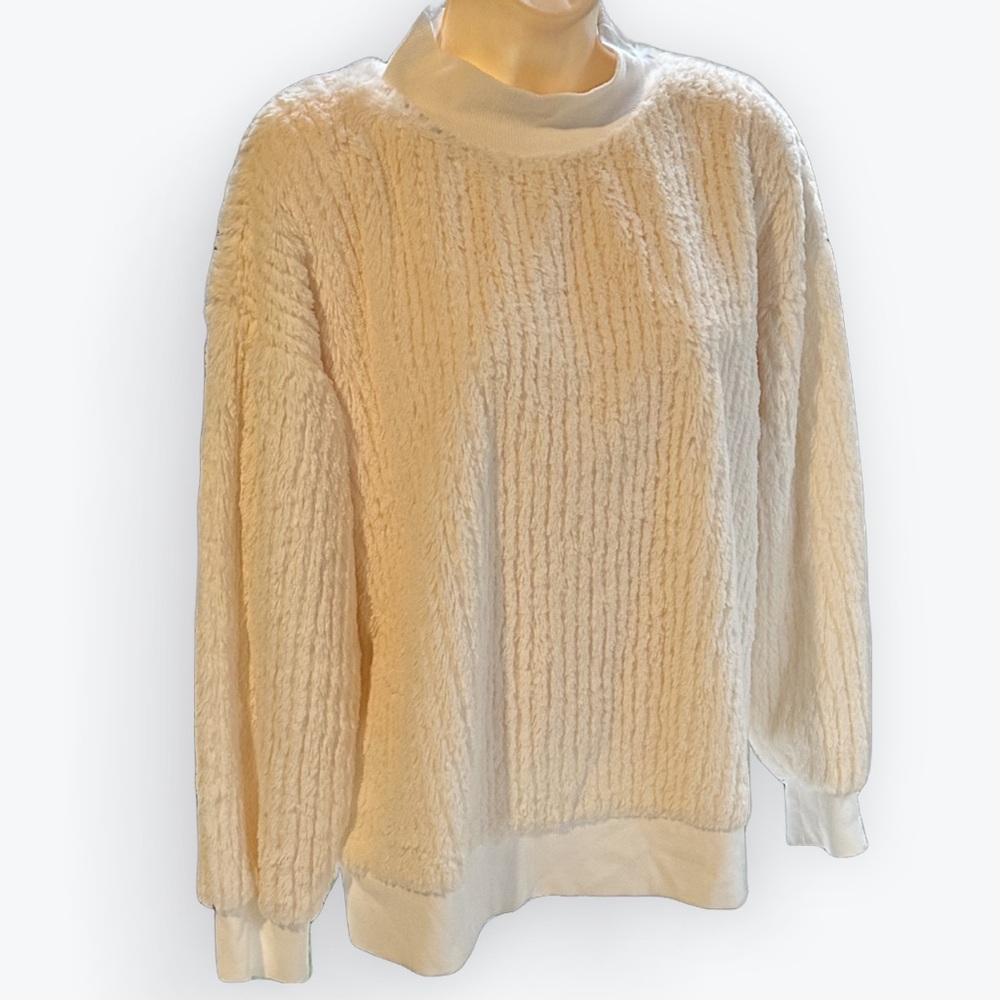 Plush Minimalist Clean Girl Hygge Après-Ski Fuzzy Soft Cozy Winter White Top ~ L